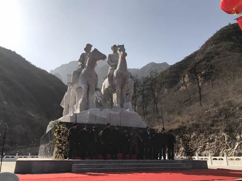 大型花崗巖雕像“白求恩與八路軍戰士”在順平