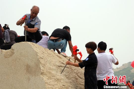 世界最大單體犬類石雕《義犬大黃》在河北曲陽